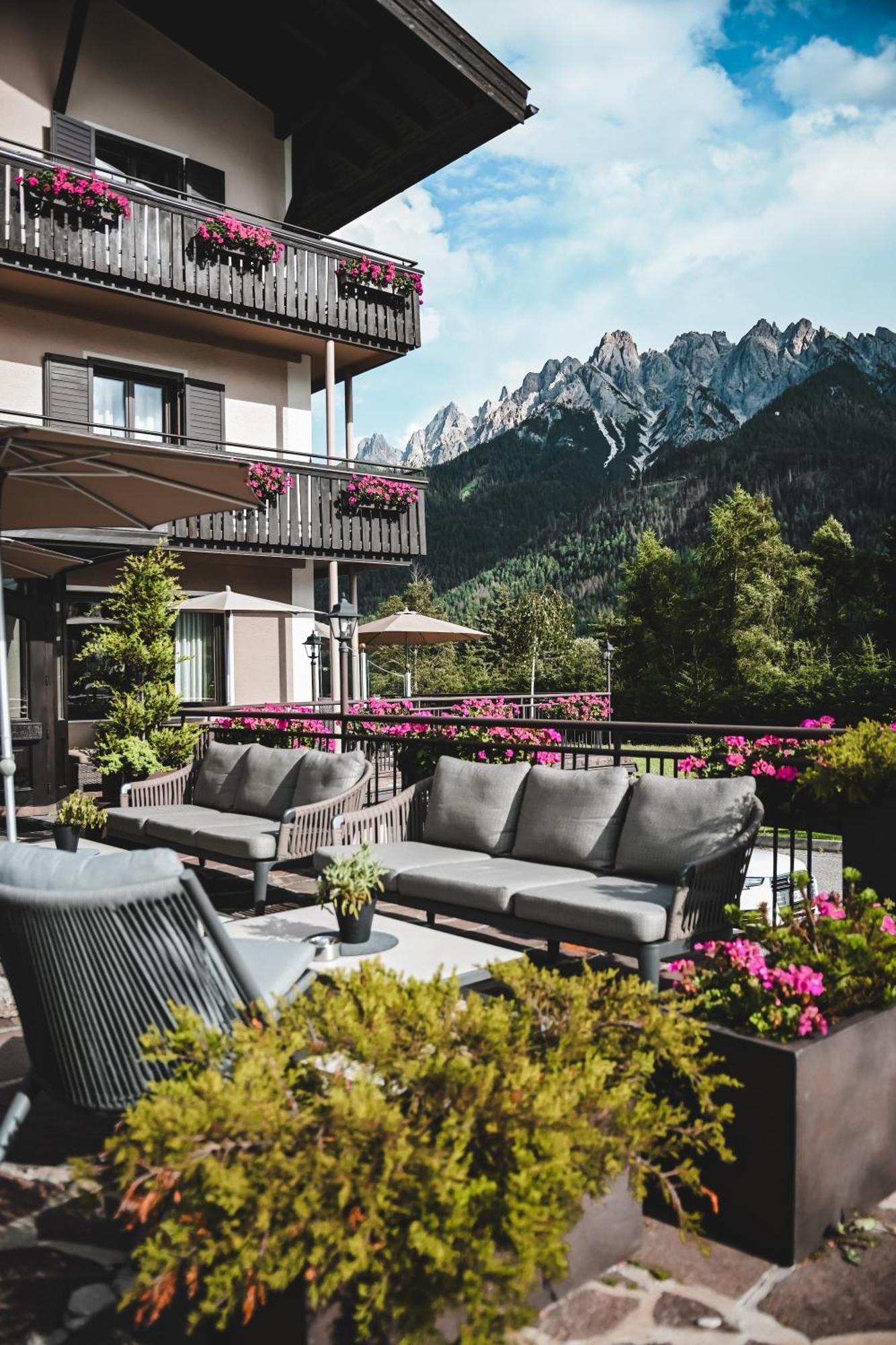 Hotel Toblacherhof ภายนอก รูปภาพ